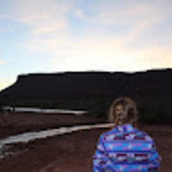 Meet your Posher, Story - Picture 1 of 1